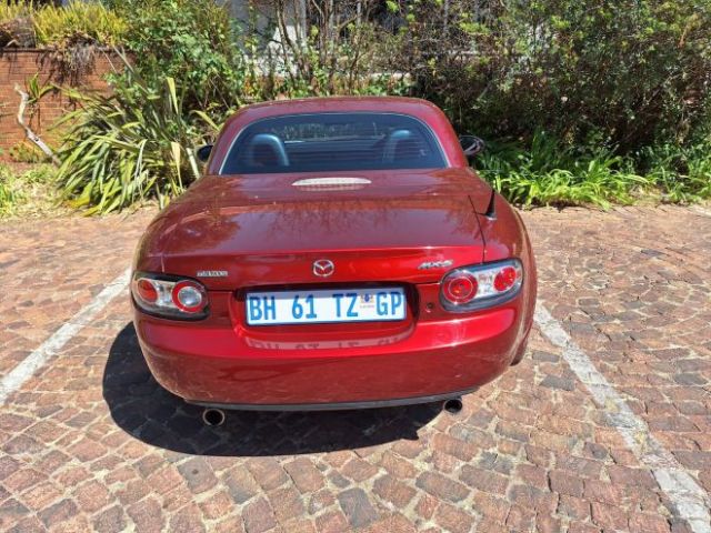 2007 - Mazda MX5 NC Roadster Coupe (Derek Du Plessis)