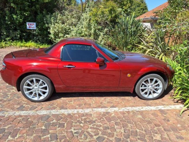 2007 - Mazda MX5 NC Roadster Coupe (Derek Du Plessis)