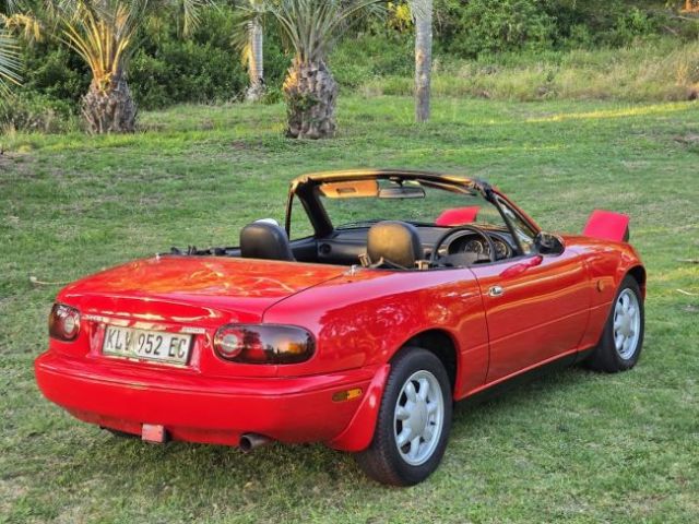 1992 - Mazda MX5 NA (Isabella Valkhoff)