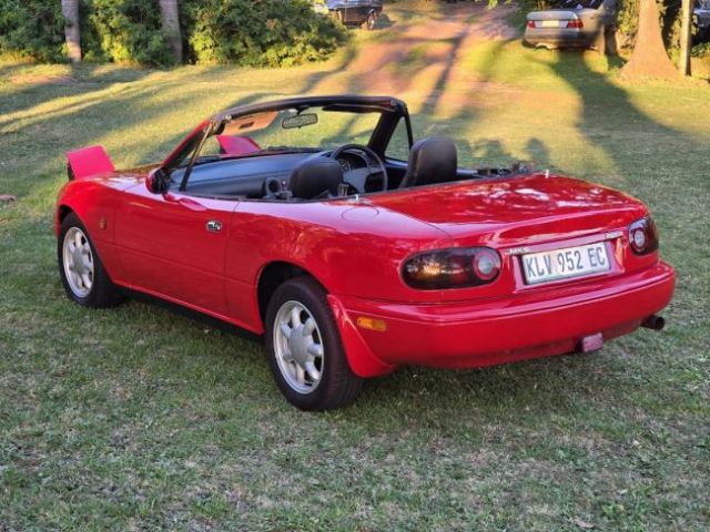 1992 - Mazda MX5 NA (Isabella Valkhoff)